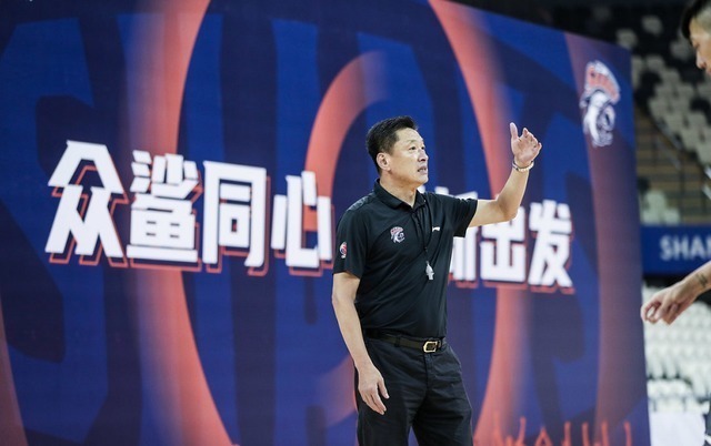 李春江|李春江下狠手!CBA名将被放弃,不给老臣留情面
