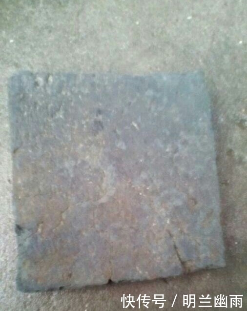 爷爷动手掏了几个汉砖盆,古朴高雅,种上盆栽,朋友出多少都不卖