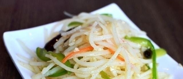 去饭店吃饭，不看菜单，直接点这4道菜的人，服务员：行家来了