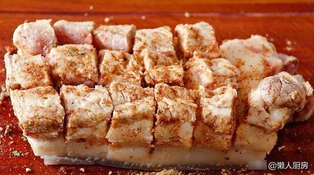 大蒜粉|夏季，我家就爱这样吃五花肉，当追剧的小零食，越嚼越香