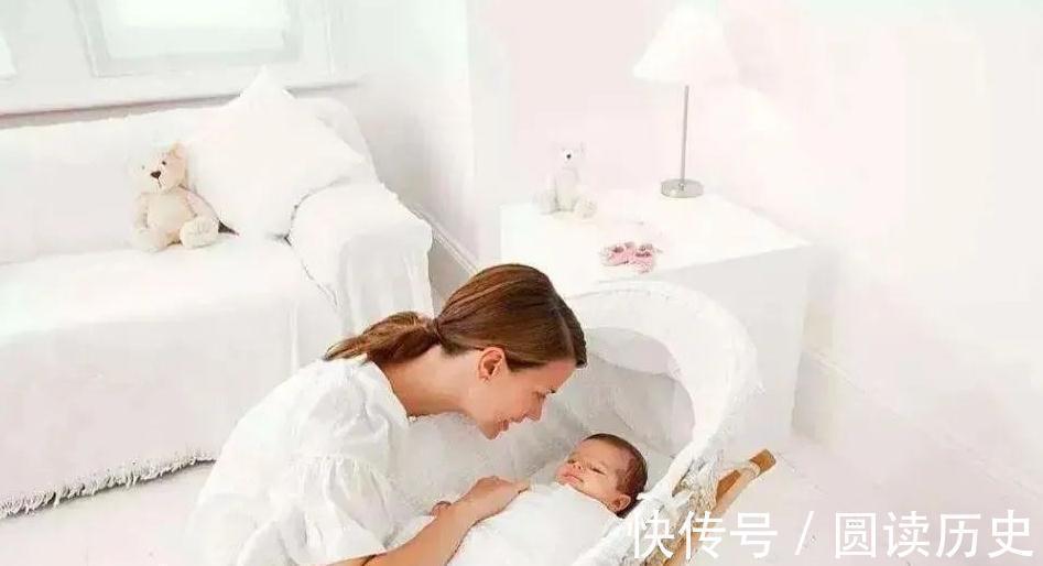 孩子|新生儿为什么偏爱投降式睡姿,需要纠正吗,很多家长做错了