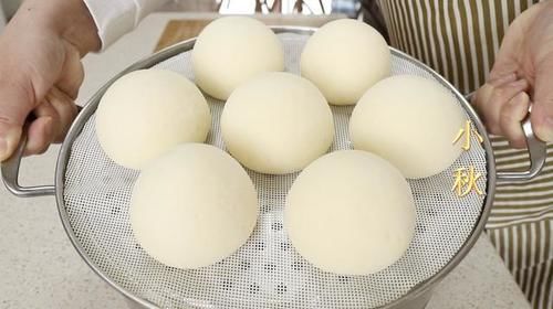 生坯|用开水烫面做馒头,是老一辈蒸馒头的方法,不发面个个暄软回甘