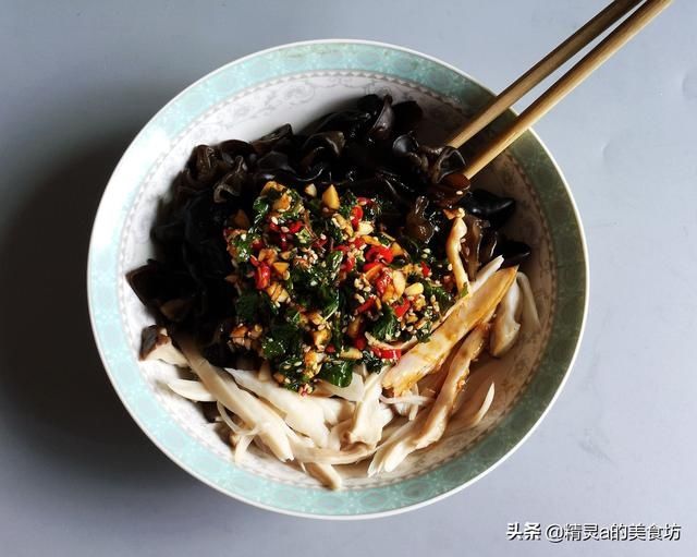 吃肉|“苦夏”时节，这道菜不要错过，酸辣鲜香，简单一拌比吃肉香多了