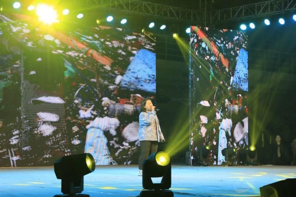 冬天的第二场雪和今晚的校园歌手大赛更配噢~