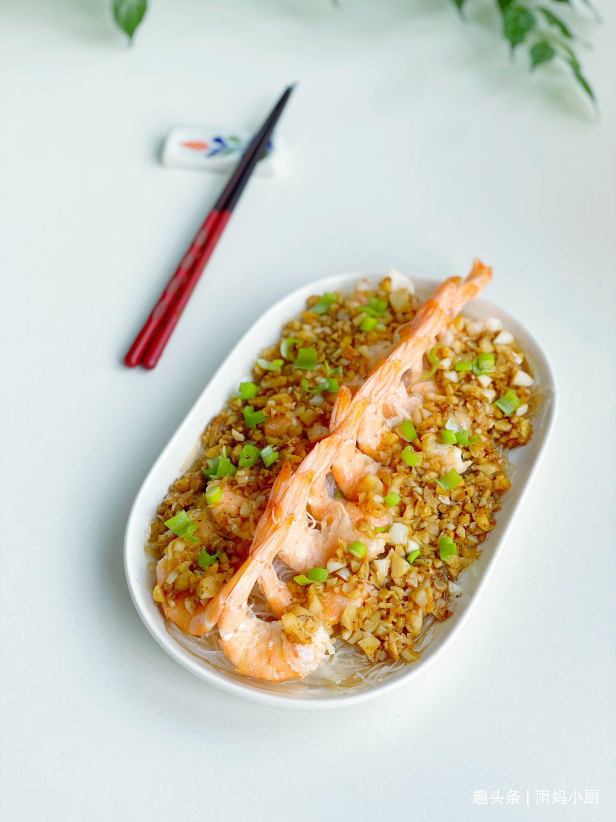 蒜蓉粉丝蒸虾,粉丝不要焯水记住1招,虾肉鲜嫩粉丝入味又好