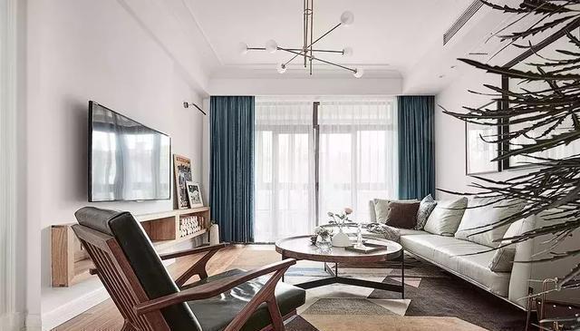 客厅|136平三室新房,全屋大白墙,内嵌式木质电视柜,层次感爆棚