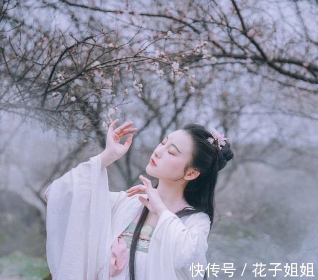 宵月|诗·十首丨一宵月露偏多恨，勿让闲花杨柳垂！