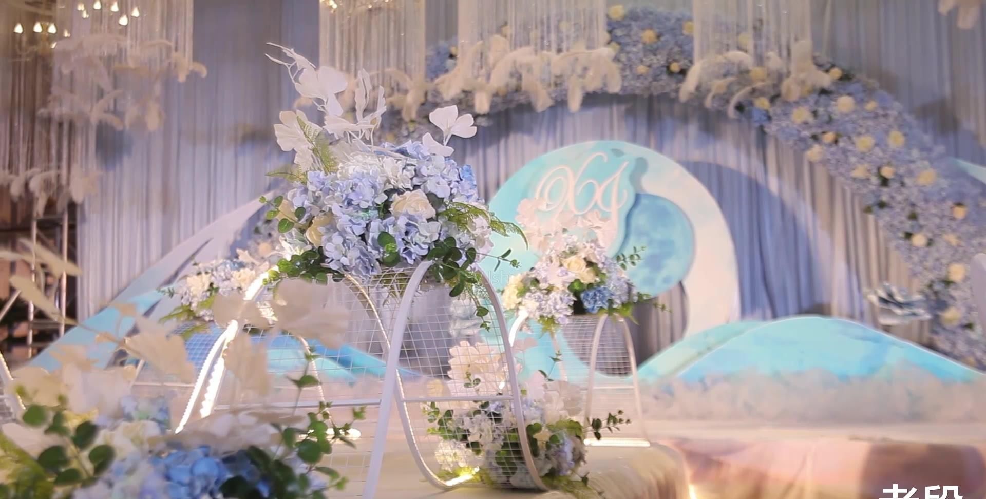 亲朋好友|接亲当天，新郎不愿读新婚誓词并当众撕毁，亲朋好友都说做得好