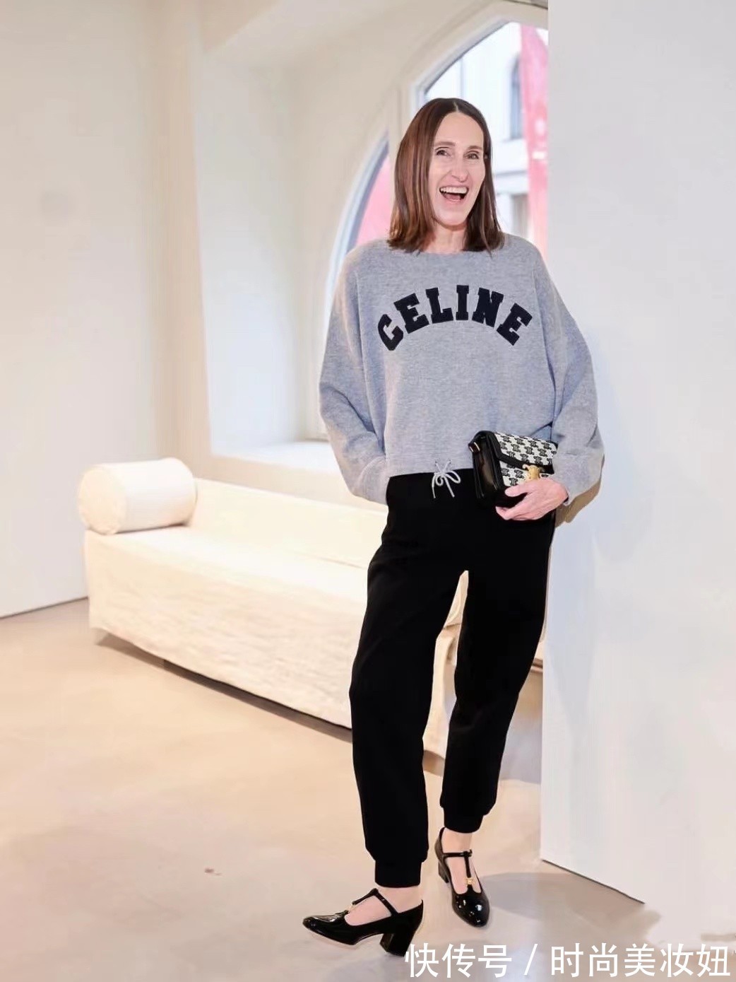 造型 “时髦”真的不分年龄,50岁时尚博主的穿搭,减龄洋气又端庄