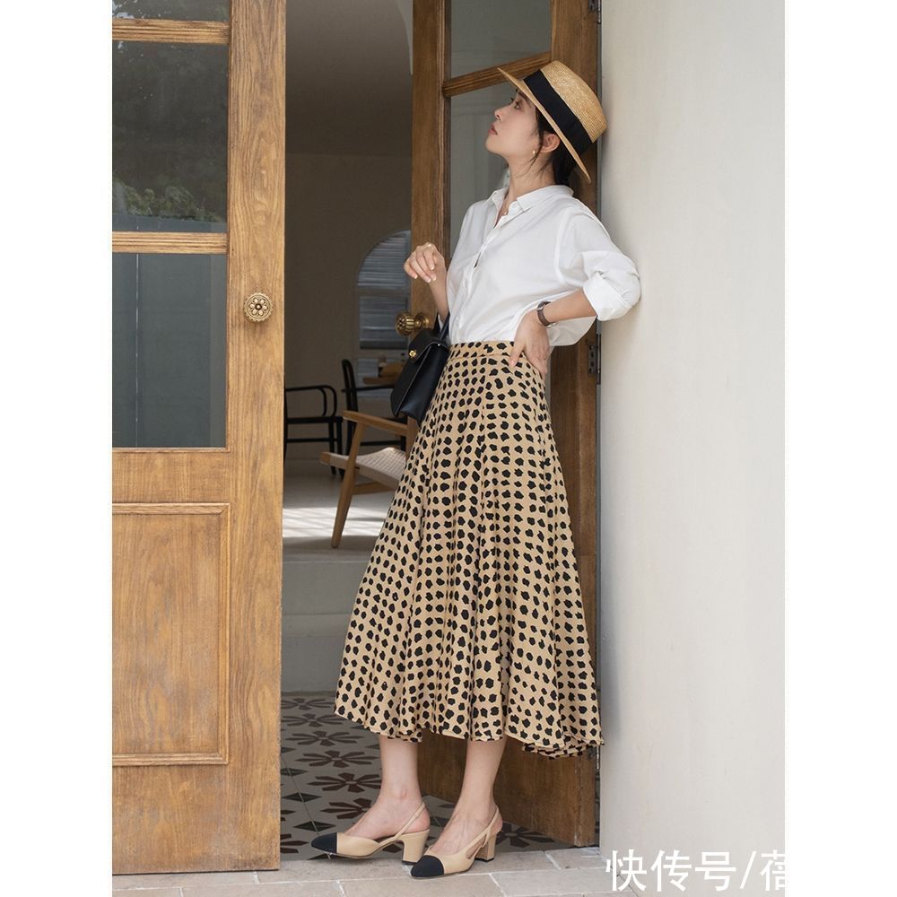 白色衬衫|女人一定要学会穿“衬衫”！早秋11套简约搭配look，减龄又气质