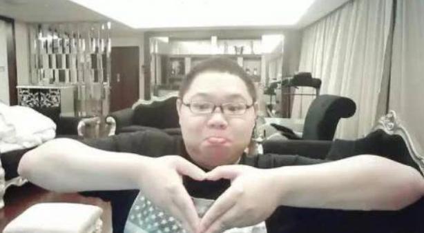 PDD|PDD有多壕?时隔一年重开CF仓库,竟以为玩的是体验服