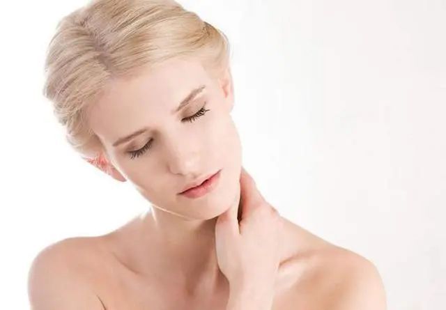 女性|女人开始衰老,身体有4处变化,若一个没有,说明你还很年轻