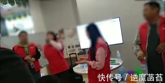 甲鱼|生吃蚯蚓会感染寄生虫吗?盘点中国三大“活菜”,让人头皮发麻