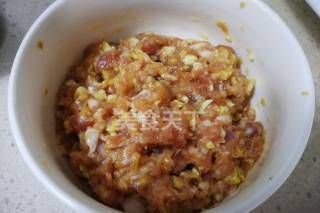 它的味道不亚于豇豆的芹菜肉末,是拌饭面条的好搭档