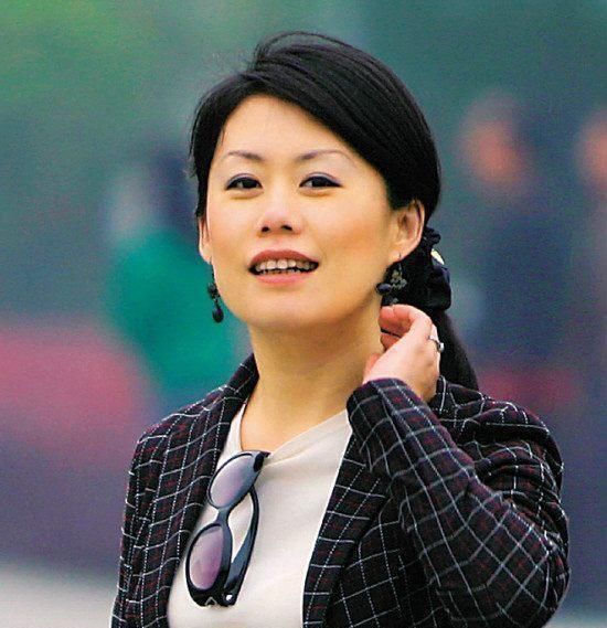 必要|李砚是美女书法家不假,但没必要把她捧得太高