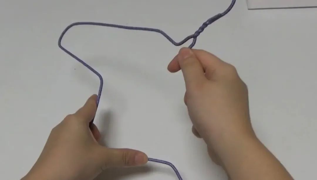 厨房|生活家:旧衣架别再扔了,折一折,放在厨房有大用处