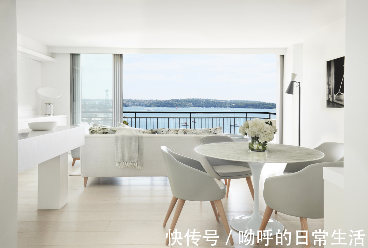 布鲁克|80㎡极简小公寓,坐拥美丽海湾景色