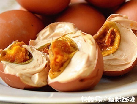 流油|腌咸鸡蛋只放盐就错了，多加3个步骤，鸡蛋个个流油起沙，吃着香