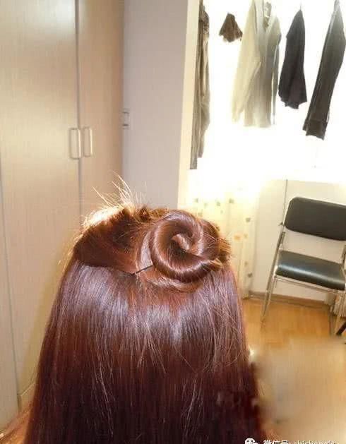 麻花|2款简单的长发发型扎法,让你瞬间变得美丽动人