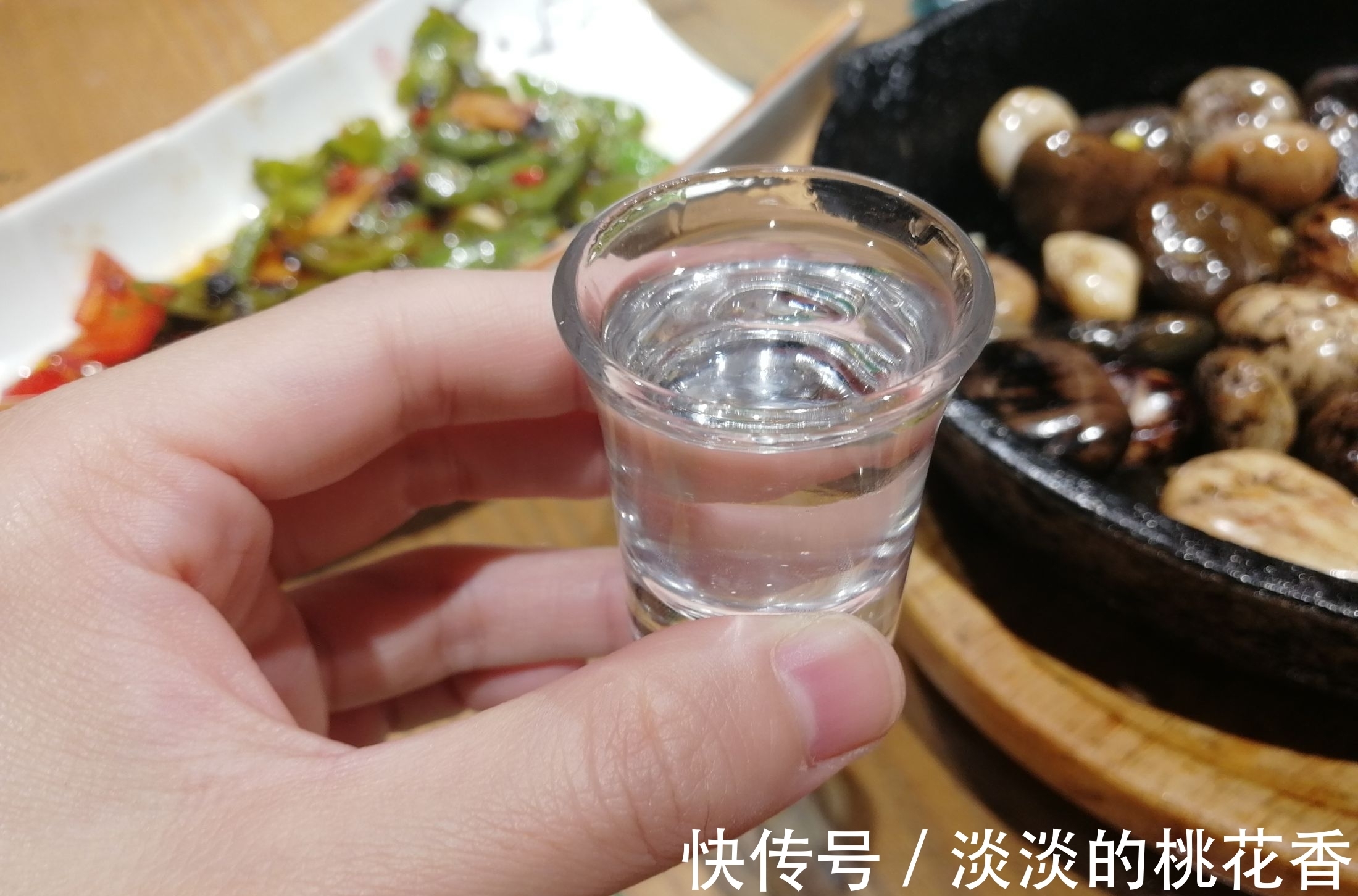 春风秋月#原创七言绝句《诗酒醉流年》,写的是一种淡泊、恬静的心境