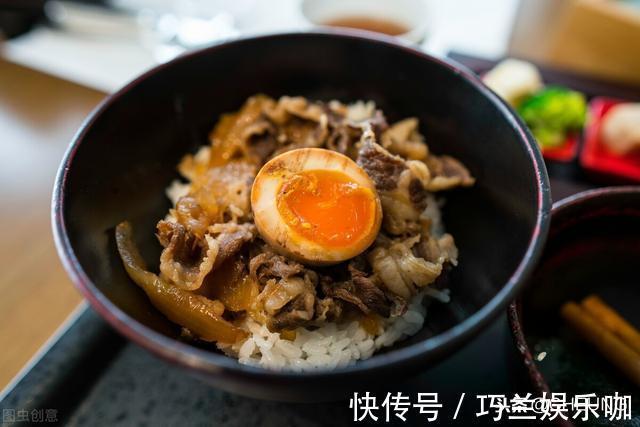 宅家|黑椒土豆肥牛,鲜香软嫩超下饭,好吃到舔碗底,周末宅家就吃它啦