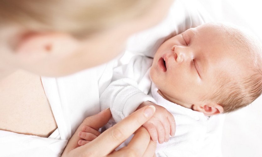 新生儿|掌握0~1个月宝宝发育特点,轻松应对新生儿