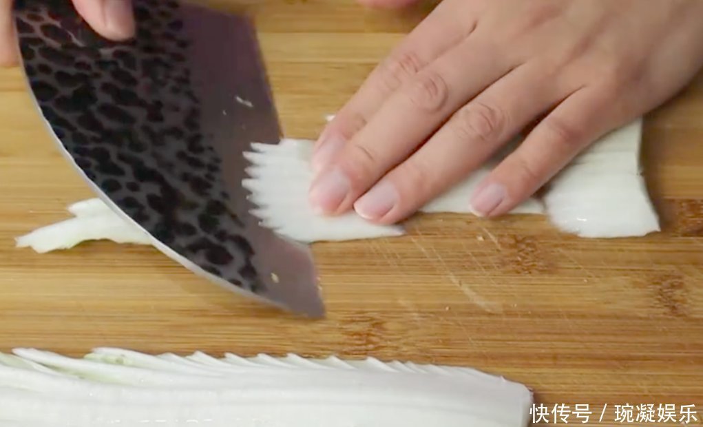 半颗白菜1把粉丝,简单一做,鲜香美味,白菜清脆,超级下饭