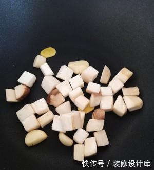 家常下饭菜谱，杏鲍菇炒牛肉粒，荤素都有，营养美味，超下饭