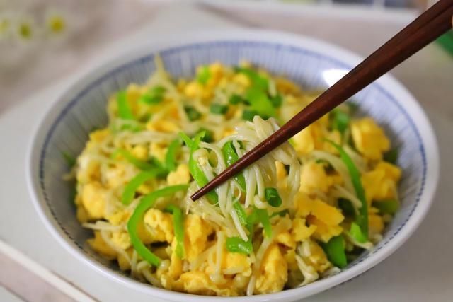 鸡蛋|天凉了这菜多给孩子吃，和鸡蛋一起炒，营养益智又美味，做法简单