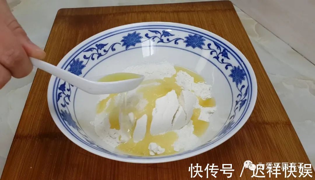 香酥|面粉别再烙饼了，试试这么做，个个香酥又掉渣，新手也能一次成功