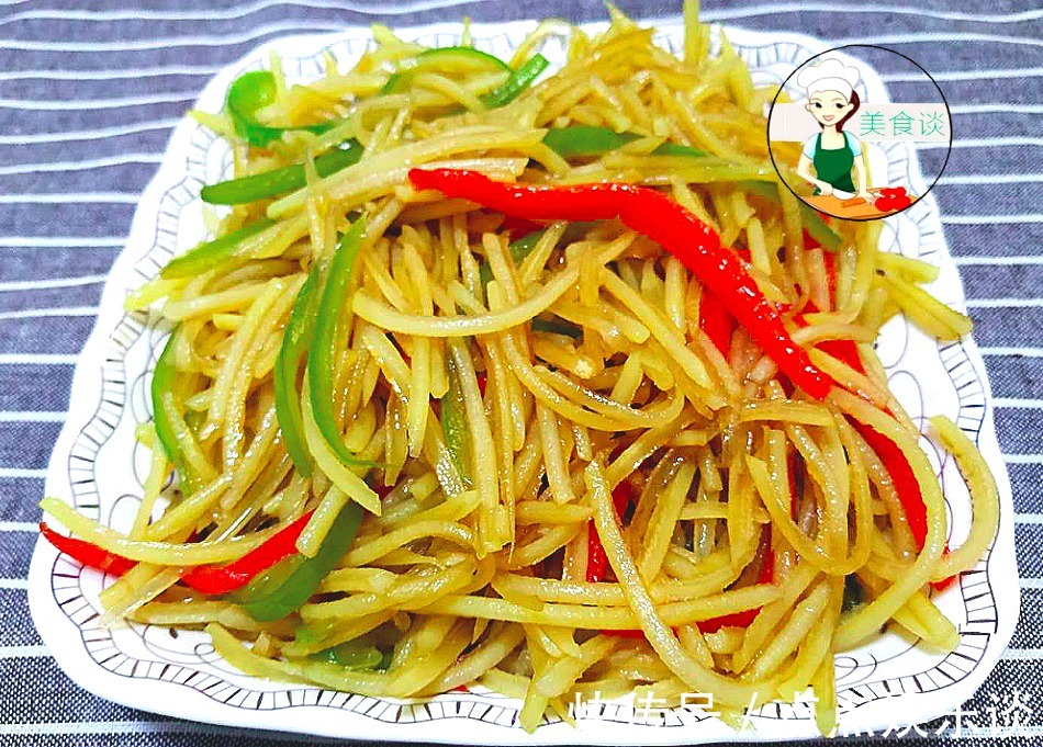 凉拌土豆丝,第一步先焯水就错了,大厨教您一招,土豆丝爽脆不黑