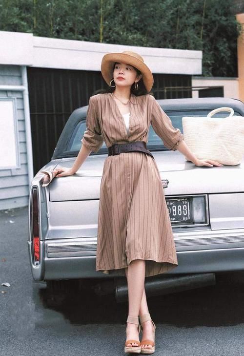 ?条纹怎么穿才不单调？跟着时尚博主这样穿，时髦又显气质！