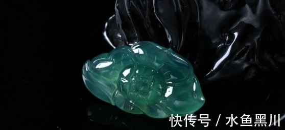 翡翠 翡翠发黄,是什么原因造成的,关于这方面知识可以了解一下