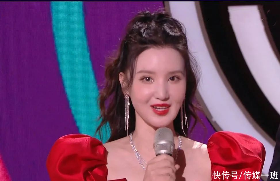 災(zāi)難|新潮好物夜晚會再現(xiàn)打光災(zāi)難，THE9妝容奇怪，黃明昊臉色暗淡