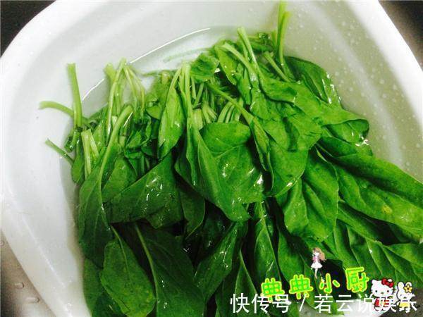 菠菜这么做孩子一上桌就抢光,营养均衡,又鲜又香