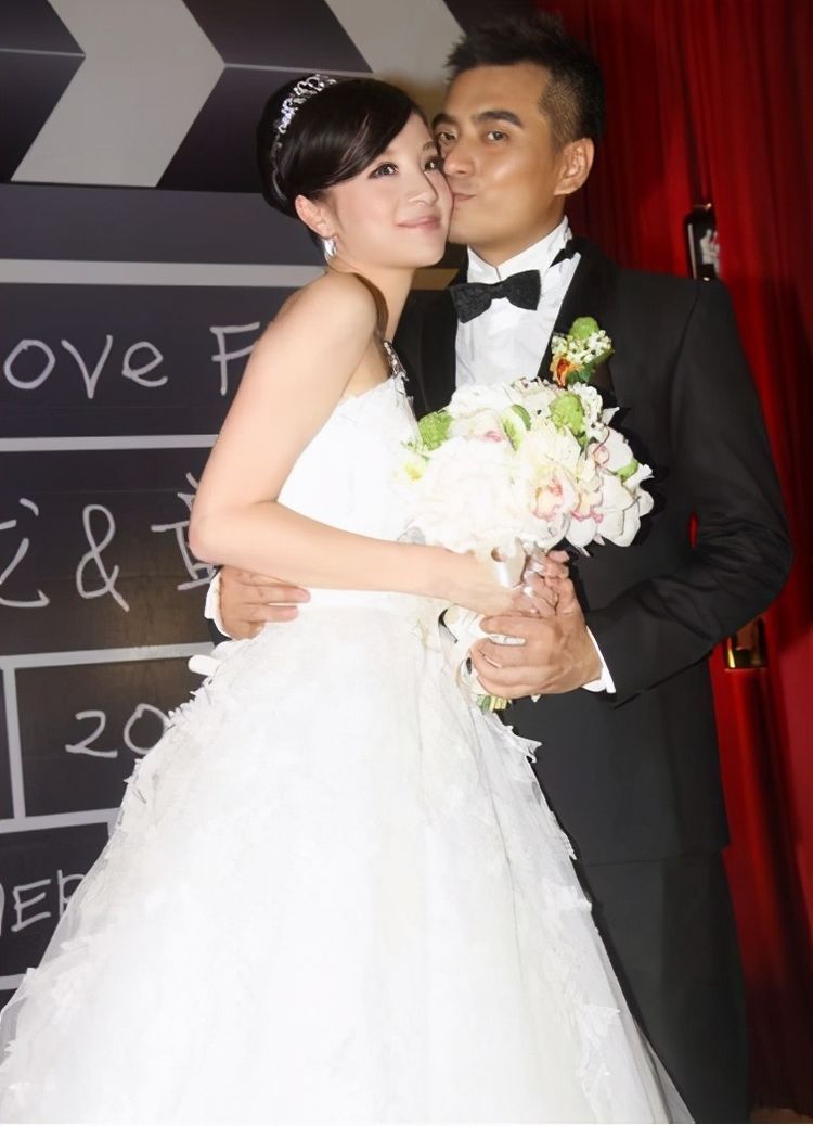 相差10岁一见钟情,结婚8年如初恋,疼爱老婆的他让儿子随母姓