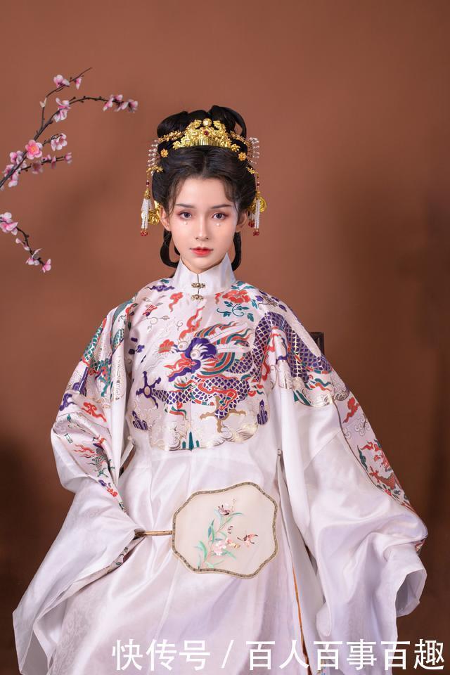明制汉服|秋天该选什么形制的汉服选这4套“明制”准没错,优雅又华丽