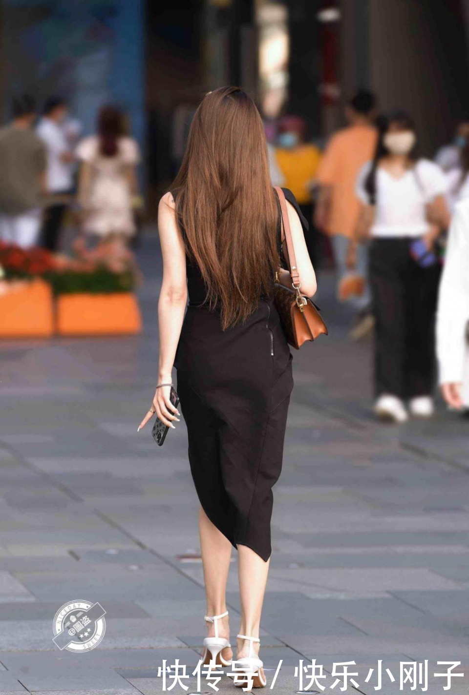 连衣裙|时髦美丽的连衣裙穿搭尽显青春姿态,穿出时尚风采,精致生动