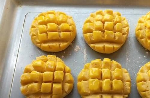 鸡蛋|把玉米面用开水一烫,加2鸡蛋,不用油,不二次饧发,越嚼越香