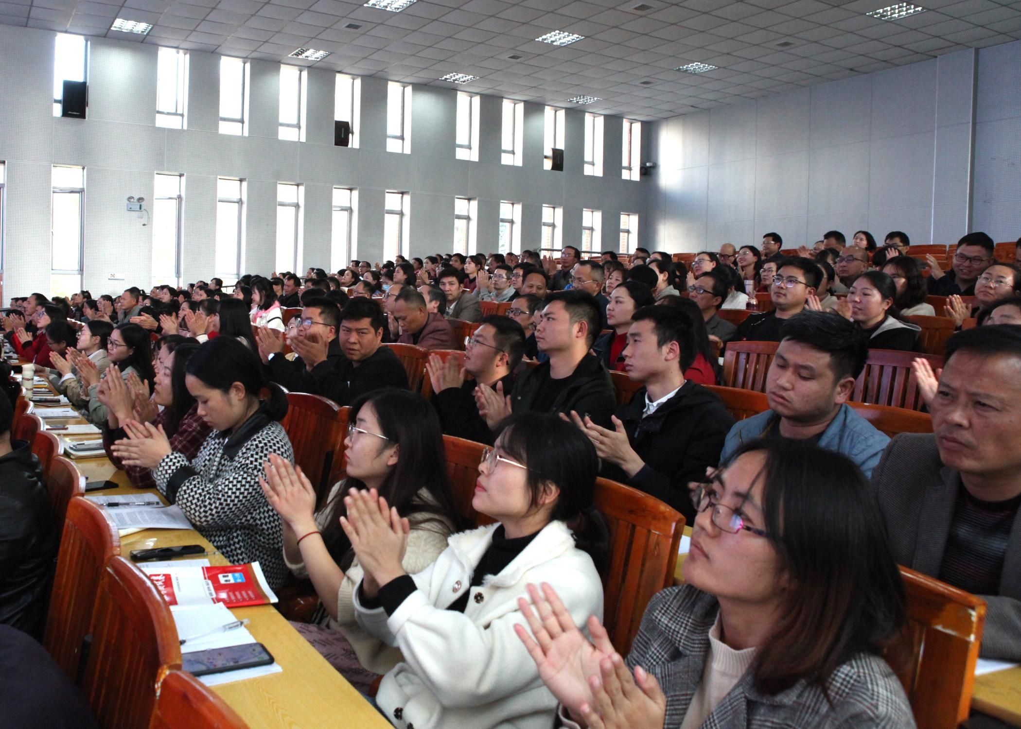 会同|会同一中：专家支招利课改 教师充电促提升