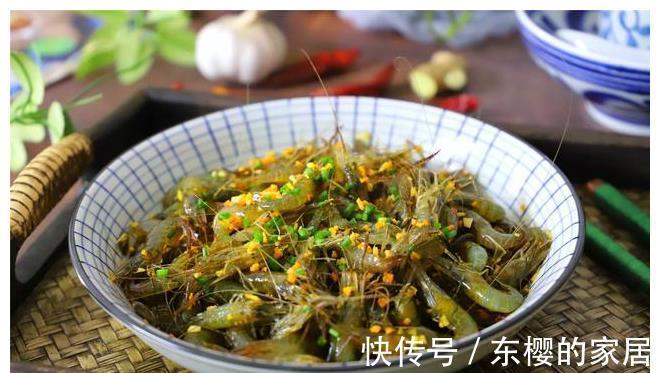 鱼虾|小河虾特色做法，不炒不煮，鲜美嫩滑，端上桌1斤虾嫌不够，真鲜