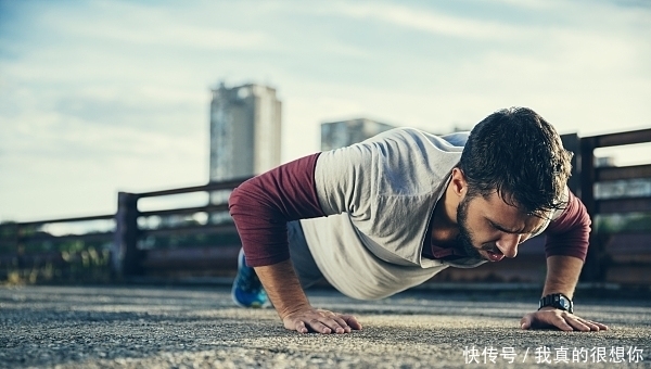 俯卧撑|如何延缓衰老？一组动作可以一试，每天坚持有效果