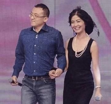 非诚勿扰51岁阿姨被34岁小伙牵走,5年过去,现状令人唏嘘