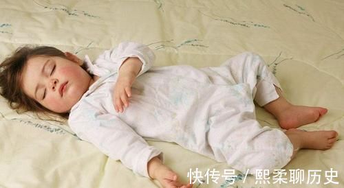 差别|娃已3岁,晚上还用纸尿裤?需要叫醒上厕所吗?叫与不叫差别很大