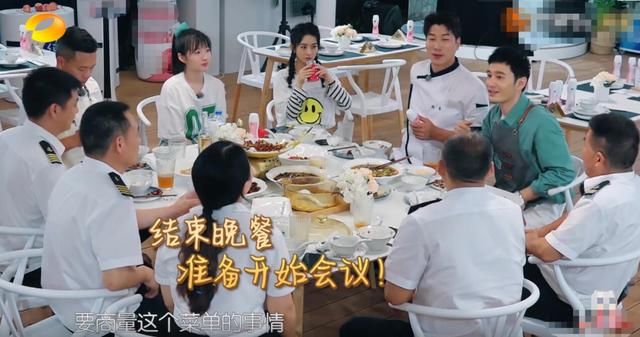  沟通|帮赵丽颖和黄晓明打破沟通障碍，不起眼的李浩菲才是职场真狼人