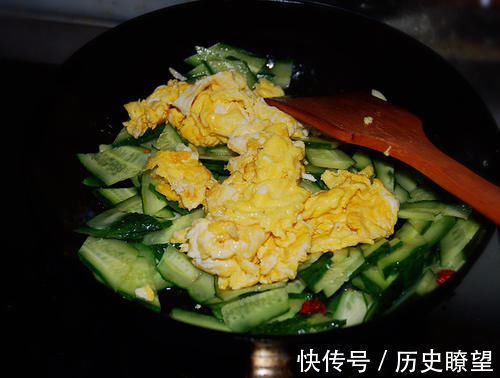 大葱|鸡蛋和它一起炒，头发乌黑，口臭没了，睡眠也好了，不懂就亏了！