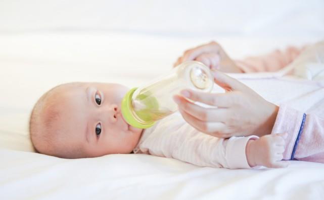 流体性|小孩一岁七个月,想给他断母乳,到底怎么做比较好?