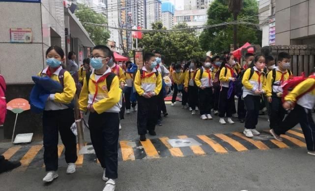 小学生|小学生作文“手机”走红，富含哲理有讽刺意味，老师给出神童评价