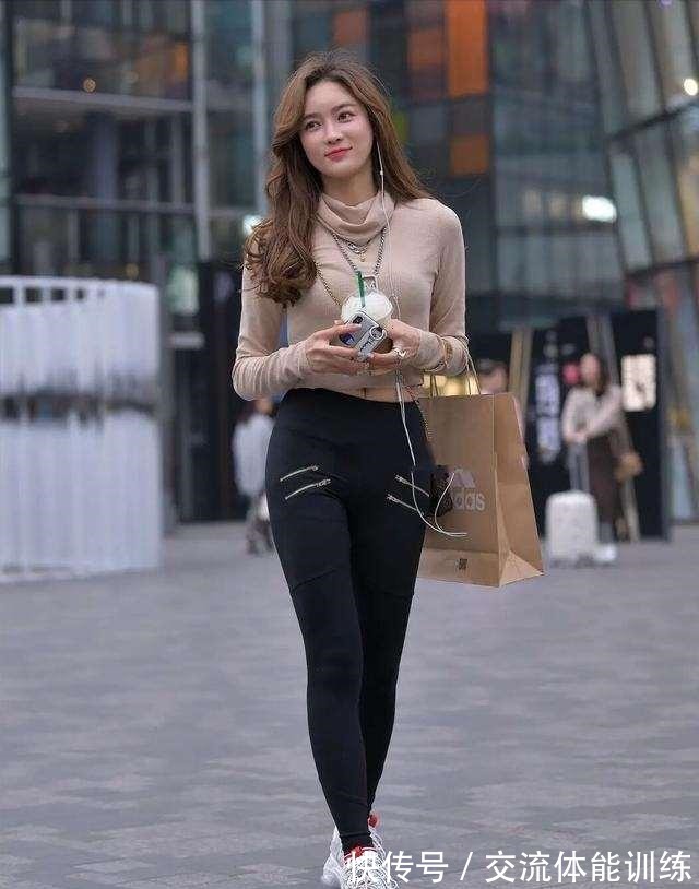 伞裤 被穿打底裤的女生美到了,显腿部纤细修长,简单好学!