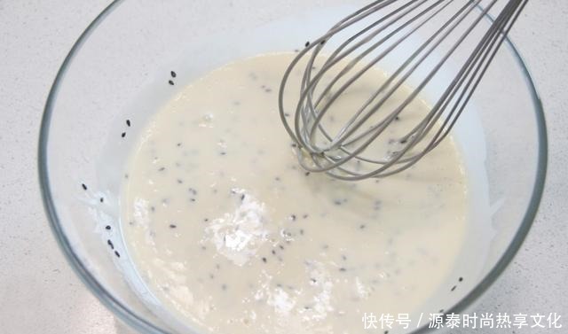 一个平底锅就能搞定的美食——脆皮芝麻蛋卷!